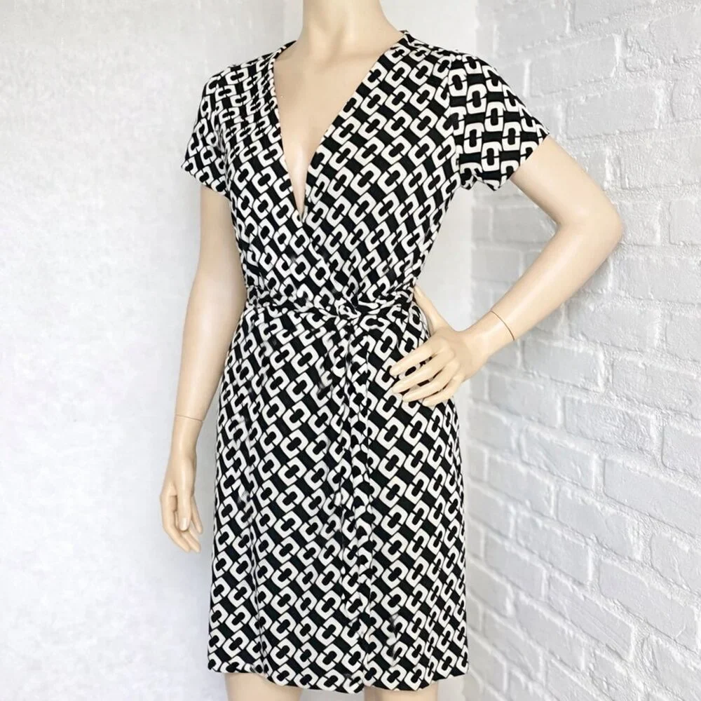 Diane von Furstenberg Silk Jersey Wrap Dress Black Cream Chain Print Size 6 - Picture 2 of 14